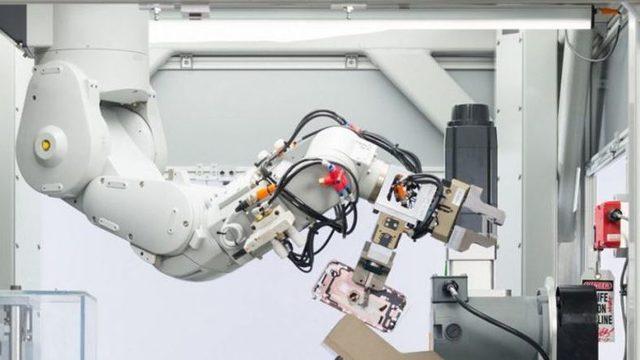 Yılda 1 Milyondan Fazla iPhone’u Parçalayan Dönüşüm Robotu Daisy Nasıl Çalışıyor?