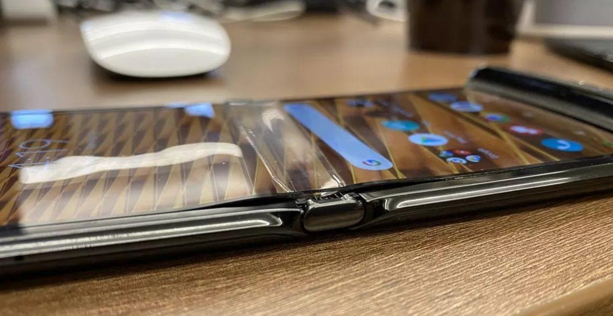 Motorola Razr’ın Katlanabilir Ekranı da Sınıfta Kaldı