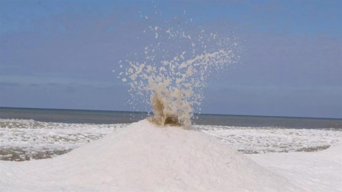 Bir Asteroit Gezegende Görülen Buz Volkanları, Artık Dünya’da da Görülüyor