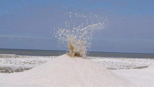 Bir Asteroit Gezegende Görülen Buz Volkanları, Artık Dünya’da da Görülüyor