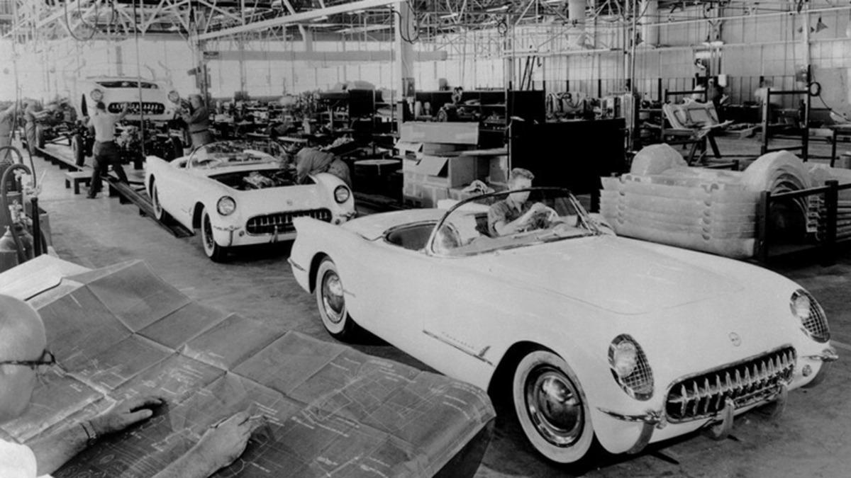 Chevrolet Corvette C1 ve C8’in 67 Yıllık Montaj Hattını Gösteren Fotoğraflar