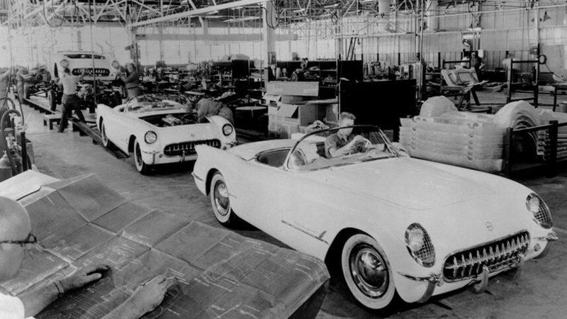 Chevrolet Corvette C1 ve C8’in 67 Yıllık Montaj Hattını Gösteren Fotoğraflar