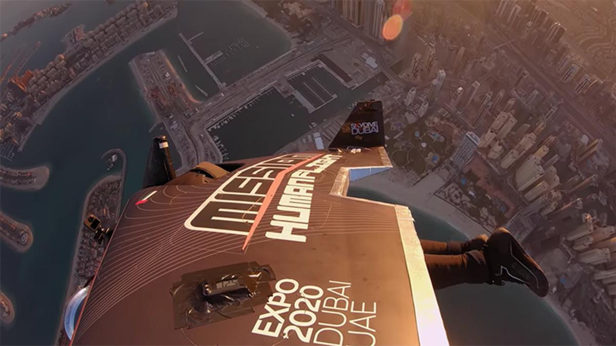 Bir Adam, Jet Roketli Kostümü ile 1500 Metre Yüksekliğe Çıkmayı Başardı