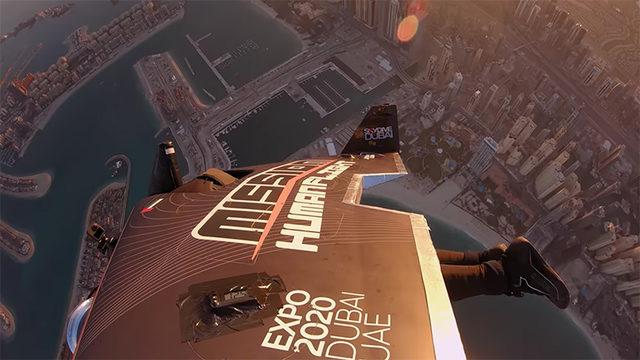 Bir Adam, Jet Roketli Kostümü ile 1500 Metre Yüksekliğe Çıkmayı Başardı