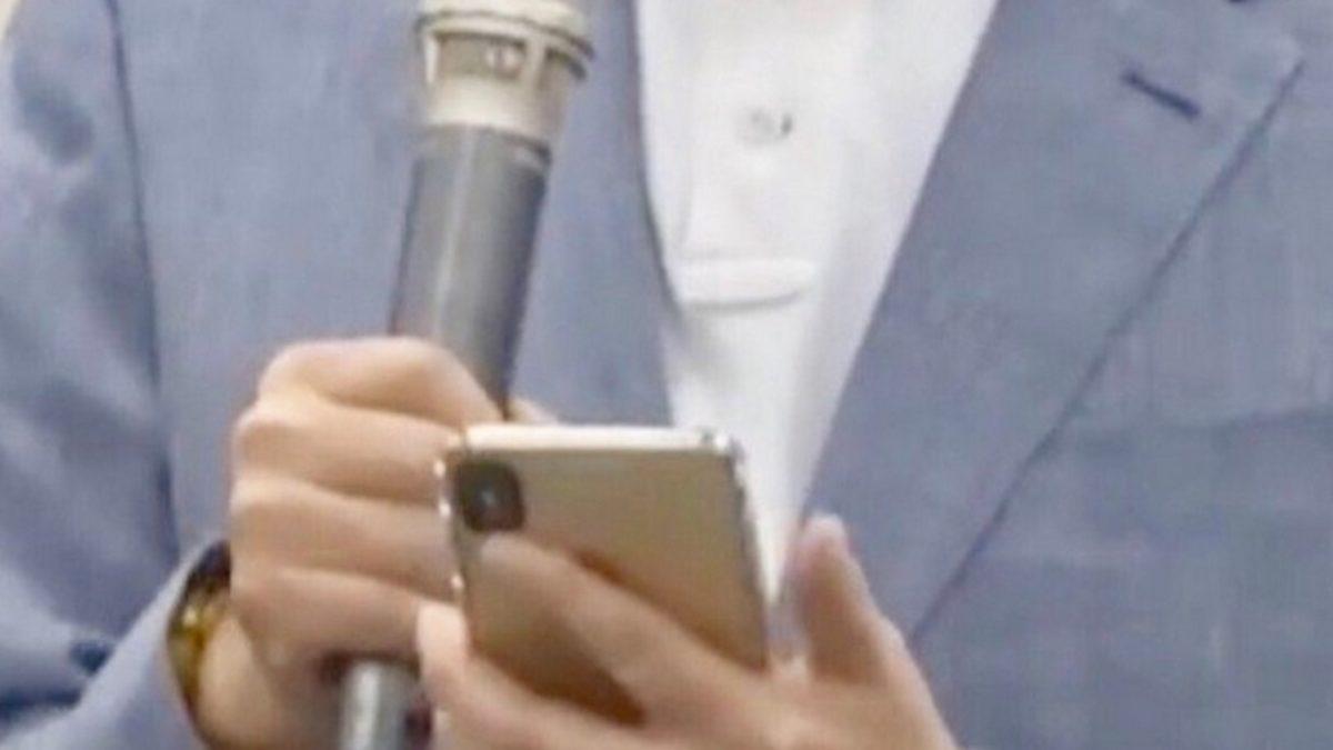 Yanlış Alarm: Foxconn’un CEO’sunun Elinde Tuttuğu Telefonun iPhone 11 Olmadığı Açıklandı