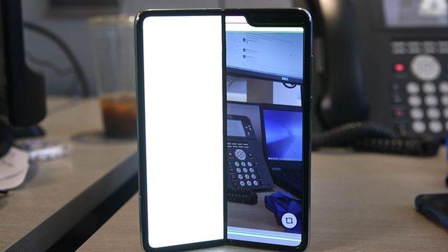 Samsung Galaxy Fold’un Ön Satışı Geçici Süreliğine İptal Edildi