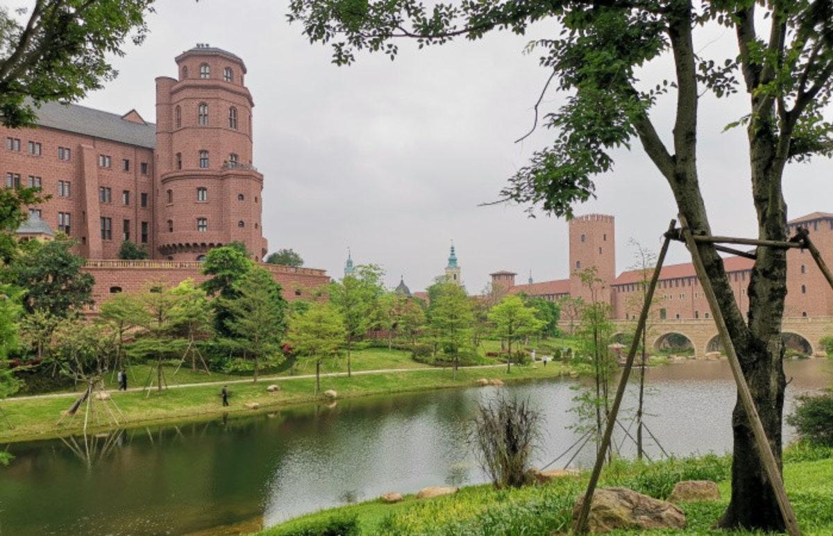 Huawei’nin Masallardan Çıkma Ana Yerleşkesi Böyle Görünüyor