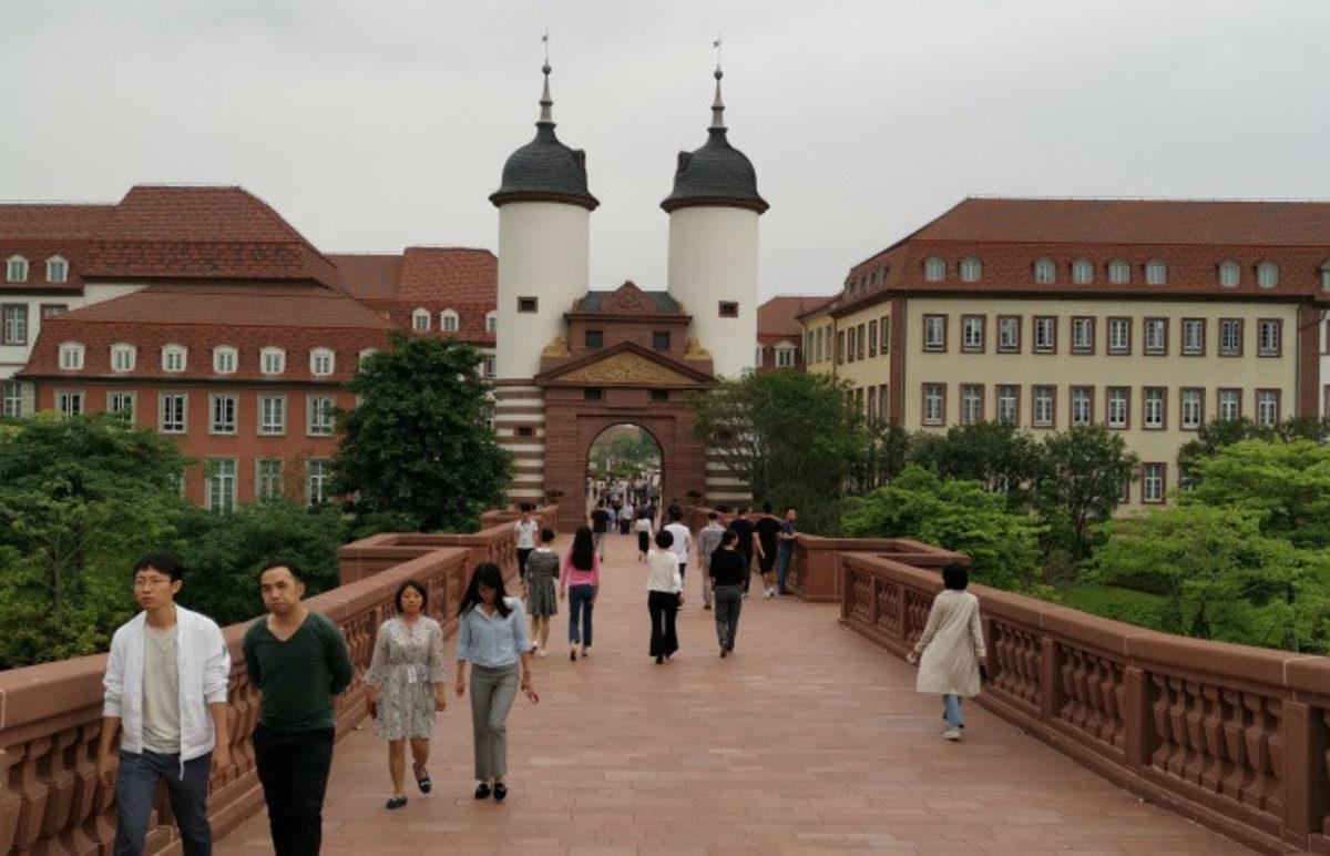 Huawei’nin Masallardan Çıkma Ana Yerleşkesi Böyle Görünüyor