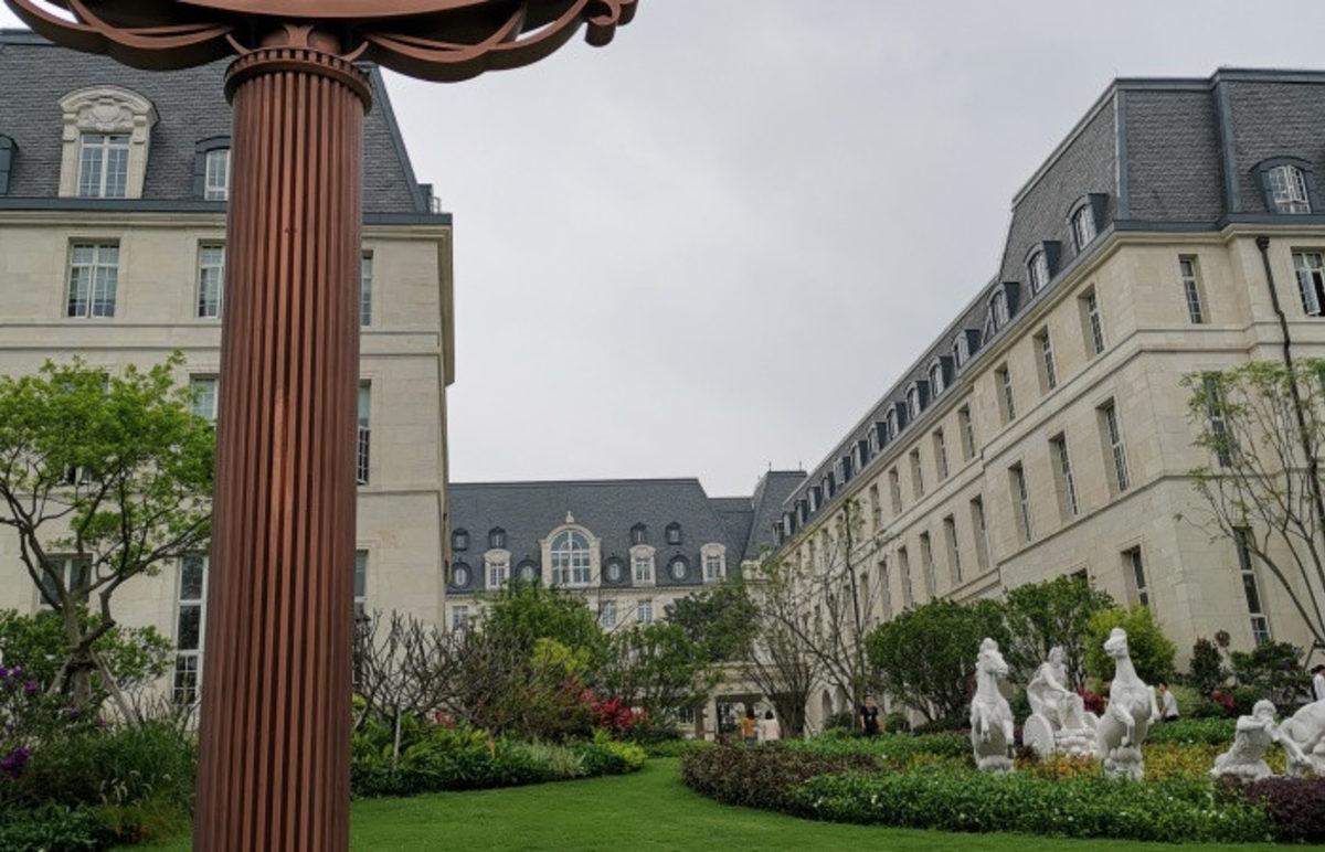 Huawei’nin Masallardan Çıkma Ana Yerleşkesi Böyle Görünüyor