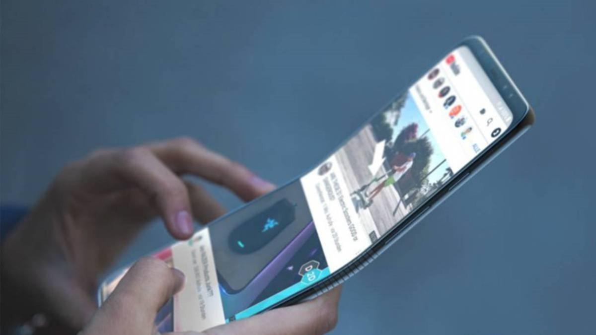 Samsung, Üçe Katlanabilen Bir Telefon Üzerinde Çalışıyor