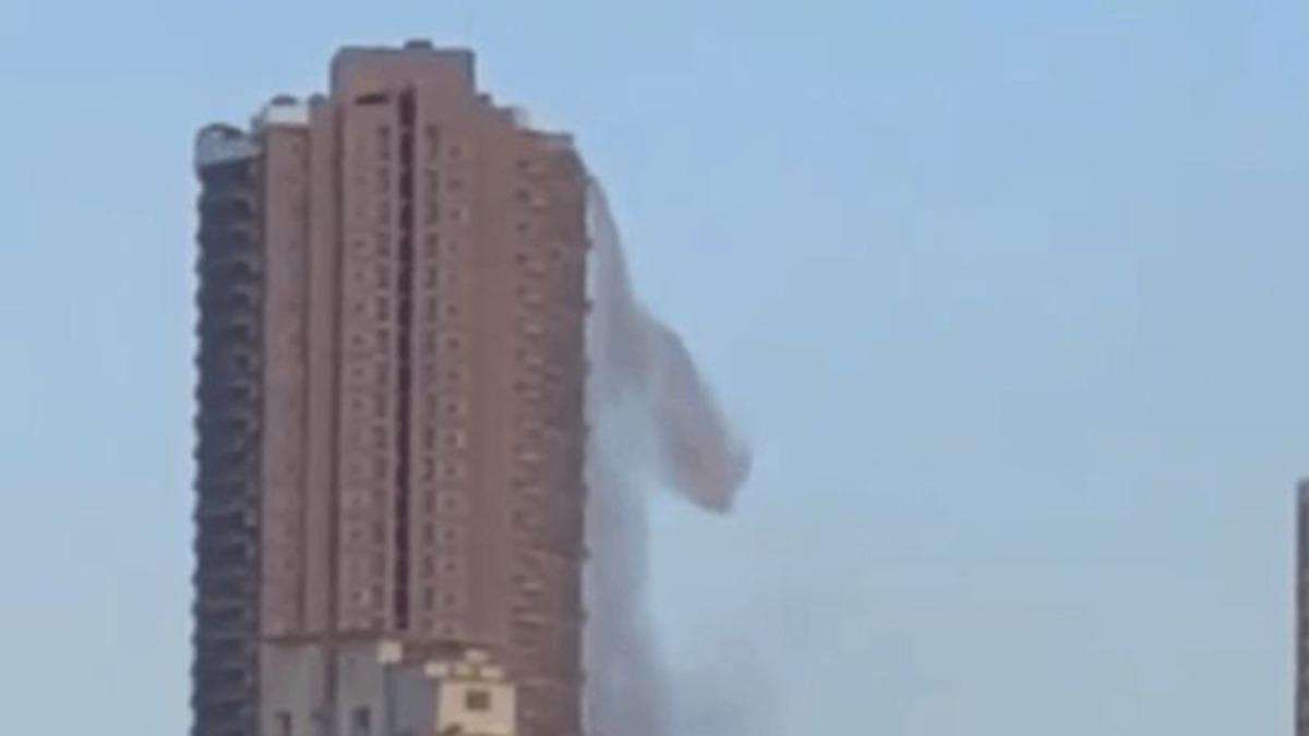 Filipinler’de Yaşanan Depremde, Bir Gökdelenin Çatısındaki Havuz Taştı (Video)