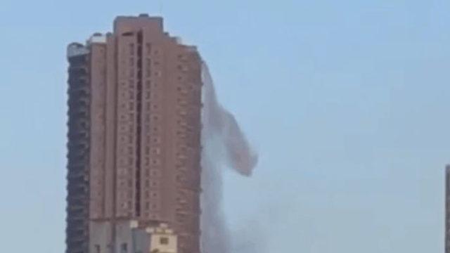 Filipinler’de Yaşanan Depremde, Bir Gökdelenin Çatısındaki Havuz Taştı (Video)