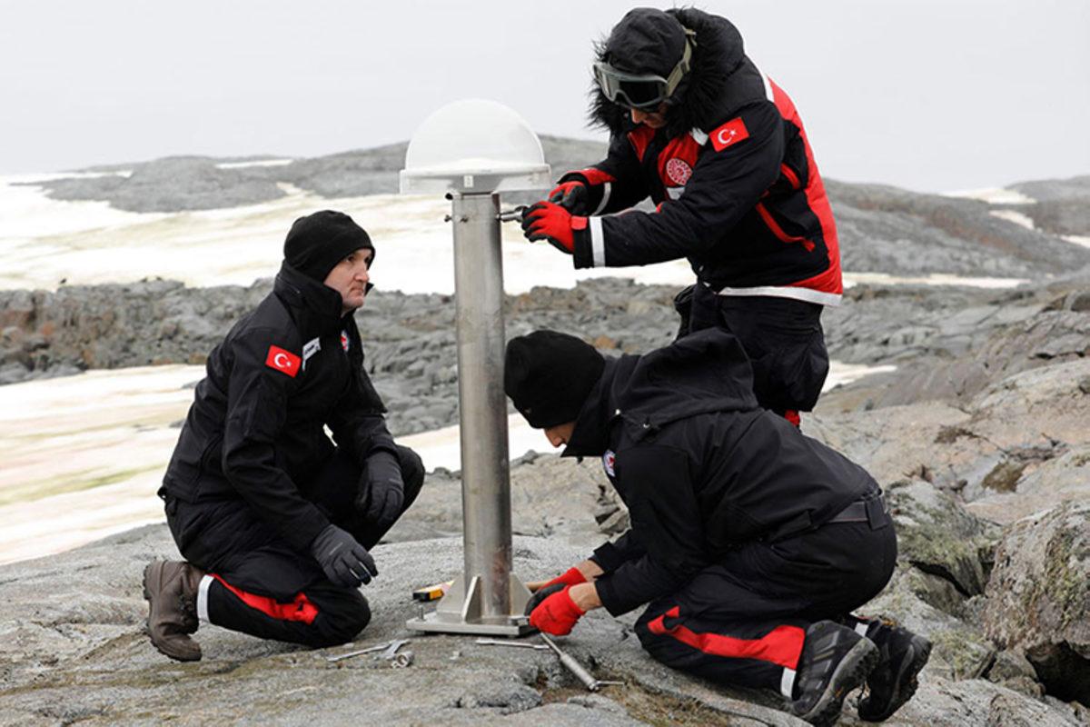 Türkiye Sınırları Dışındaki İlk Türk Küresel Uydu Seyrüsefer Sistemi Antarktika’da Kuruldu