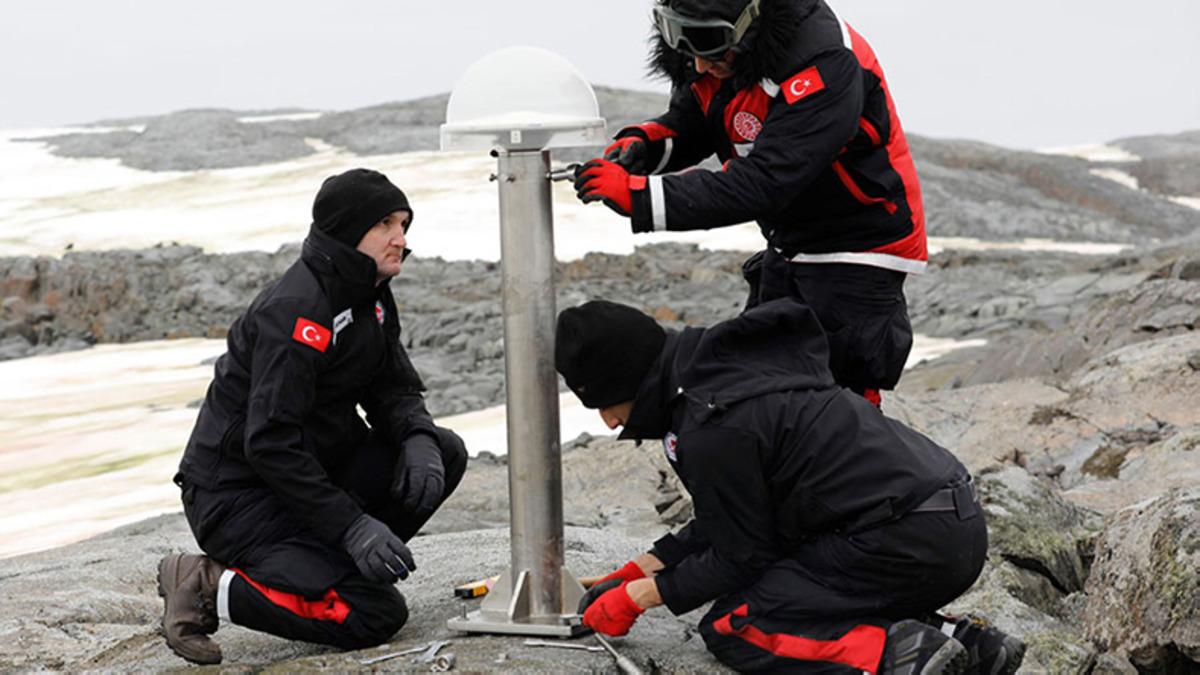 Türkiye Sınırları Dışındaki İlk Türk Küresel Uydu Seyrüsefer Sistemi Antarktika’da Kuruldu