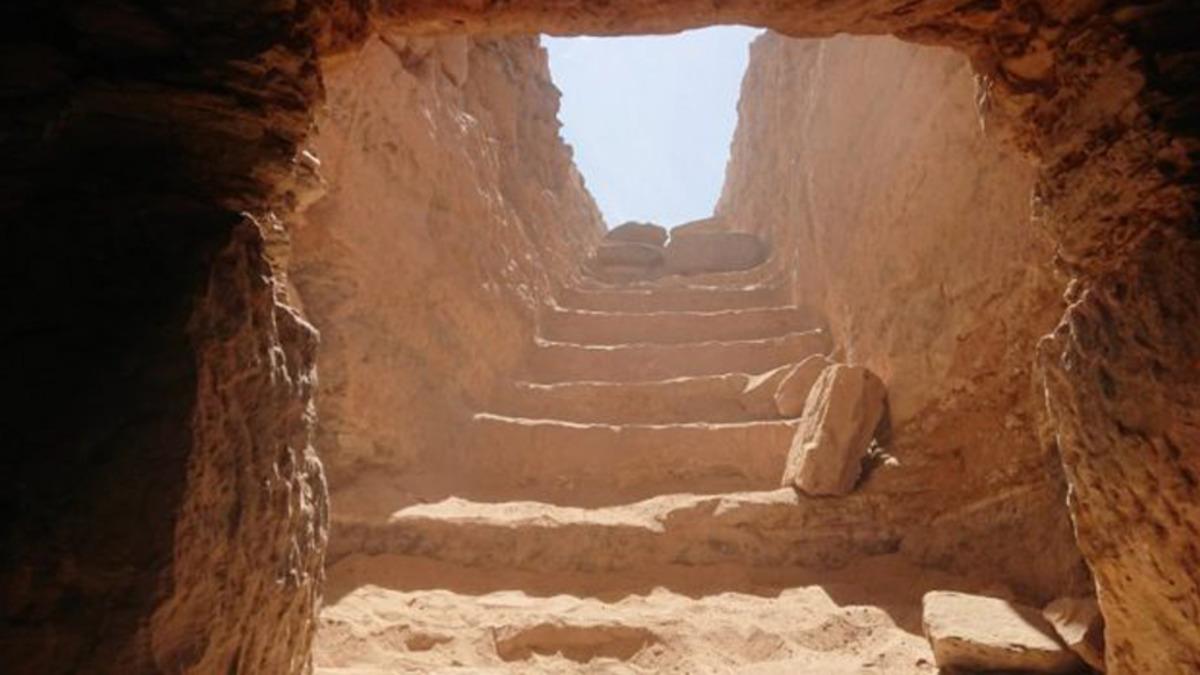 Mısır’da Arkeologlar, 30’dan Fazla Mumya Bulunan Toplu Mezar Keşfettiler