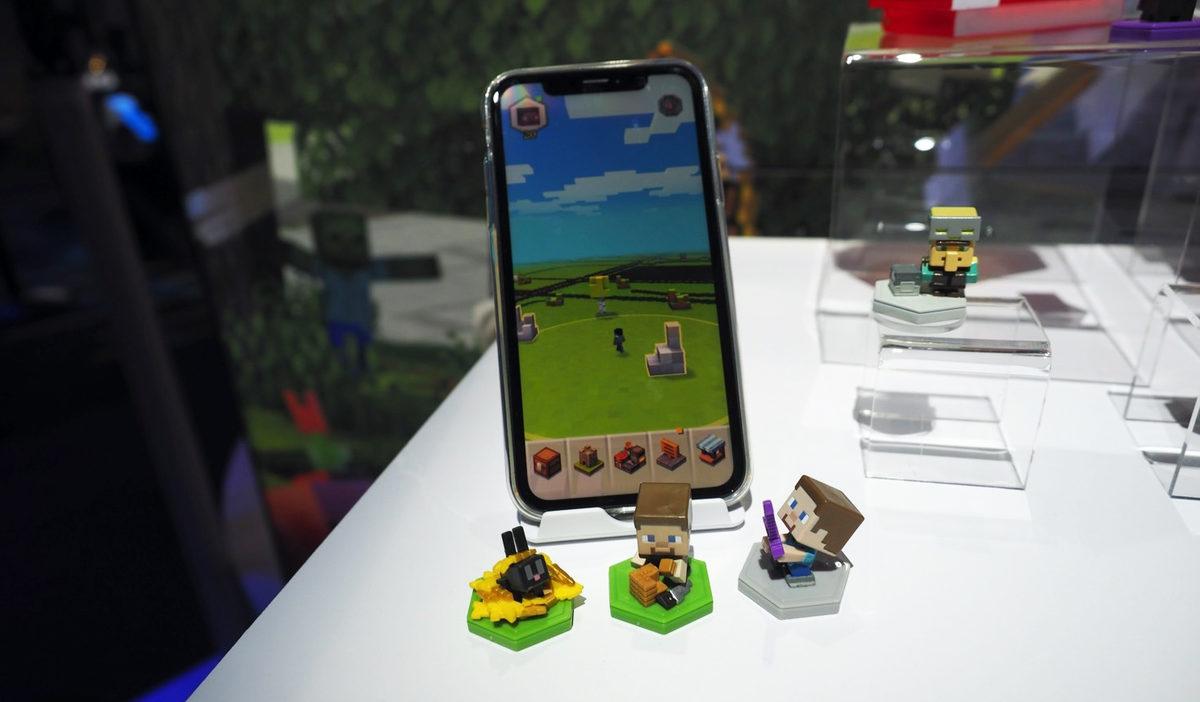 Minecraft’ı Gerçek Dünyaya Getiren ’Minecraft Earth’e NFC Destekli Figürler Eklendi