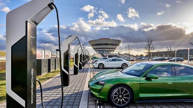 Porsche, Elektrikli Otomobiller İçin Avrupa’nın En Güçlü Şarj Otoparkını Açtı