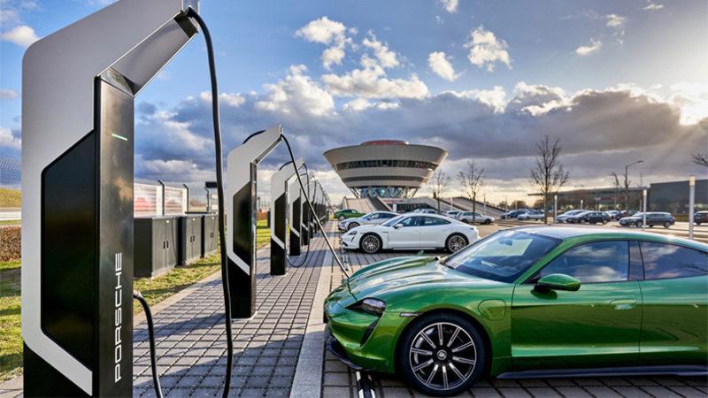 Porsche, Elektrikli Otomobiller İçin Avrupa’nın En Güçlü Şarj Otoparkını Açtı