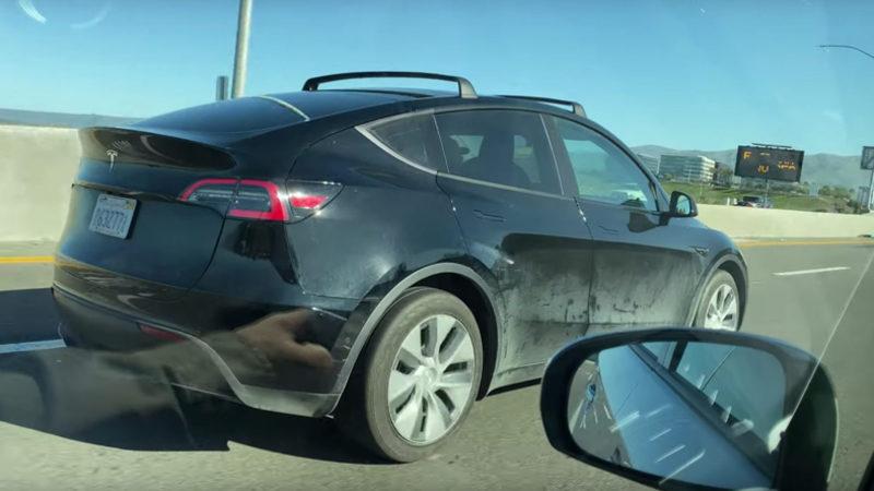 Tesla Model Y, Portbagajlı Bir Şekilde Yollarda Görüldü (Video)