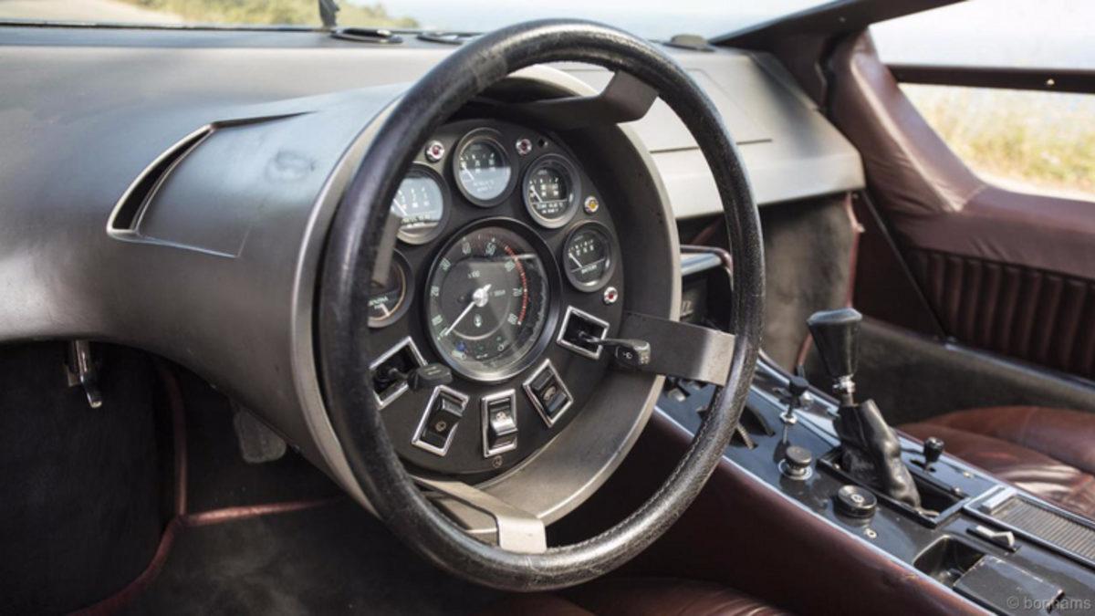 Spor Arabaları Bilim Kurgu Filminden Çıkmışa Döndüren 15 Direksiyon Tasarımı