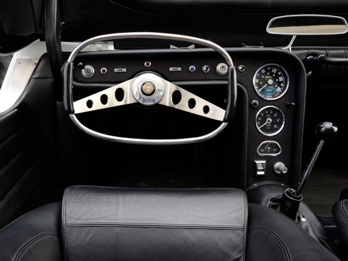 Spor Arabaları Bilim Kurgu Filminden Çıkmışa Döndüren 15 Direksiyon Tasarımı