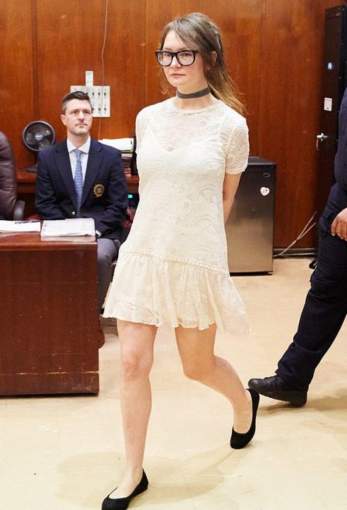 ABD’nin Günlerdir Konuştuğu Dolandırıcı Kadının Hayatı Netflix’e Dizi Oluyor