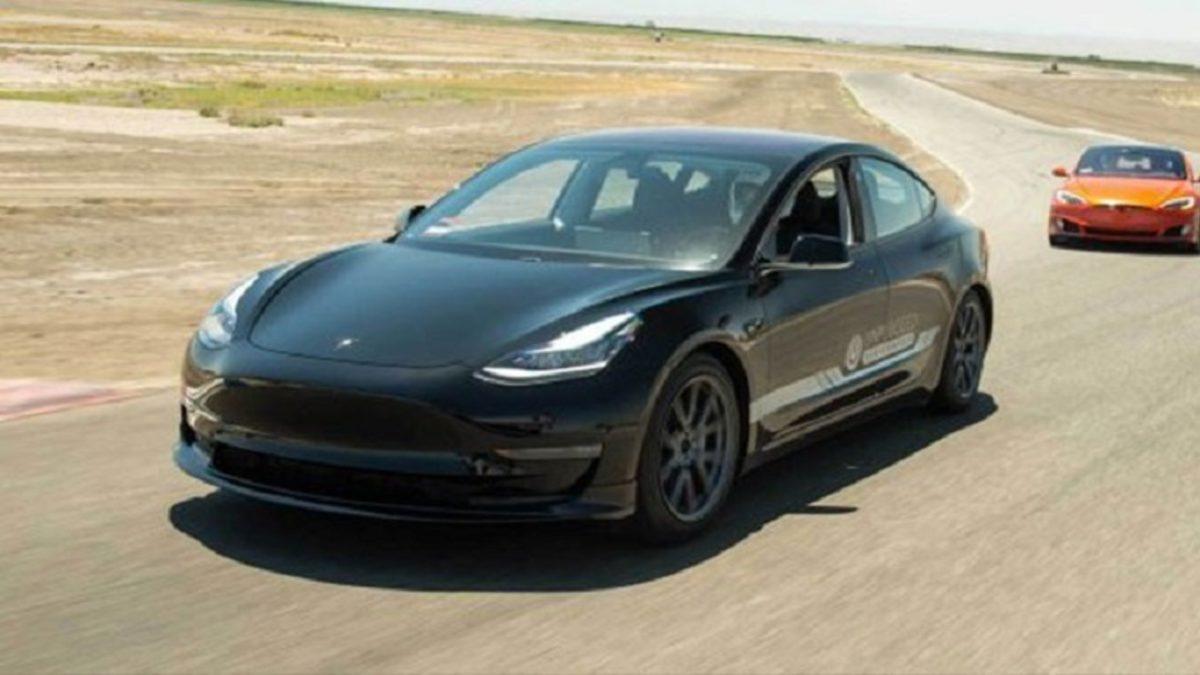 Tesla Model 3’ün Otomatik Pilotu, Bir Ailenin Hayatını Kurtardı (Video)
