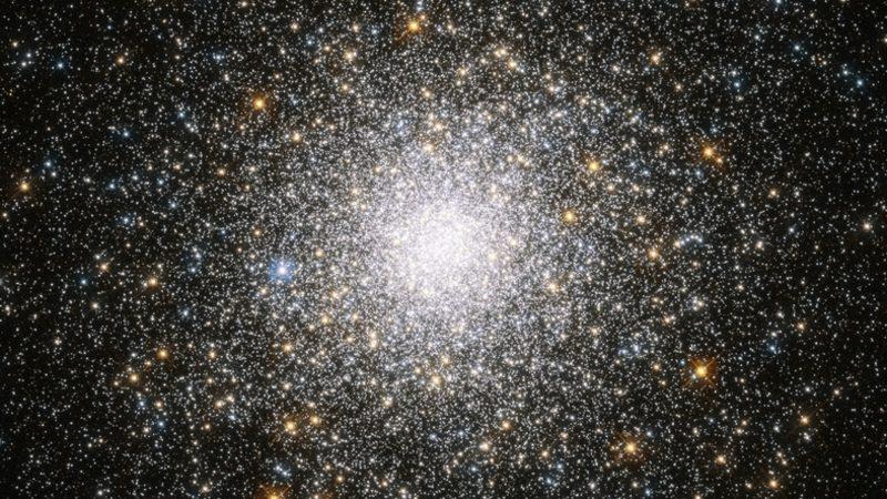 Hubble Uzay Teleskobu, Güneş’ten 180 Bin Kat Daha Parlak Olan Messier 75’i Görüntüledi