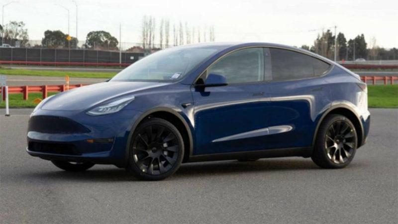 Tesla, Geciken Model Y Teslimatları İçin E-Posta Göndermeye Başladı
