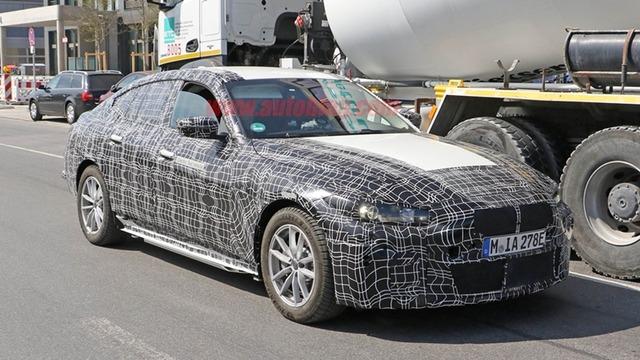 Elektrikli BMW i4’ün İç Mekanı İlk Kez Görüntülendi