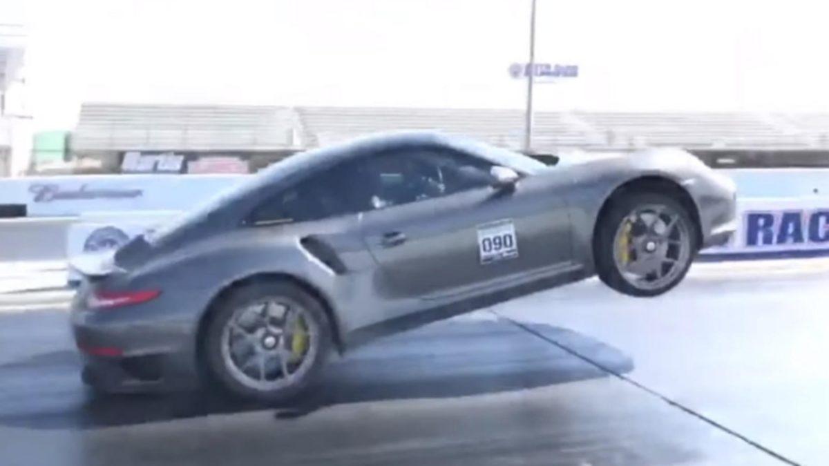 Porsche 911 Turbo S’in Tekerlekleri Havada Yaptığı Olağanüstü Kalkış (Video)