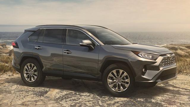 Toyota’nın Hibrit Araçları Camry Hybrid ve RAV4 Hybrid Türkiye’de Satışa Sunuldu