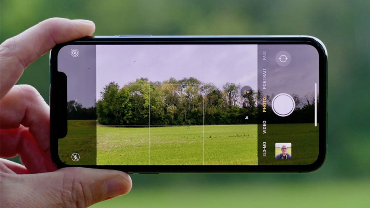 iPhone Kamera Uygulaması, Kullanıcıların Konum Verilerini de Paylaşıyor