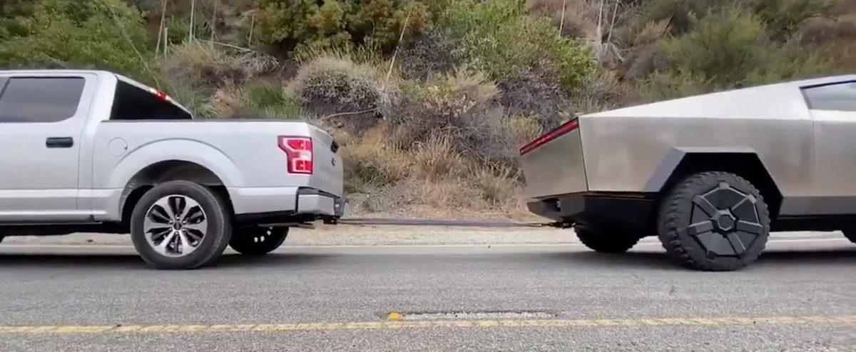 Ford F-150 ile Minyon Tesla Cybertruck, Halat Çekme Yarışına Tutuştu (Video)