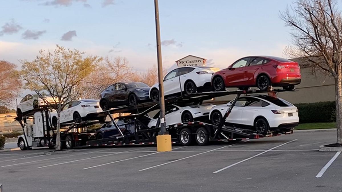 Tesla, İlk Model Y’leri Fabrikadan Çıkarmaya Başladı