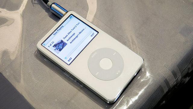 Bir Adam, Batarya Değişim Ücretini Ödememek İçin Kendi iPod’larını Tasarladı