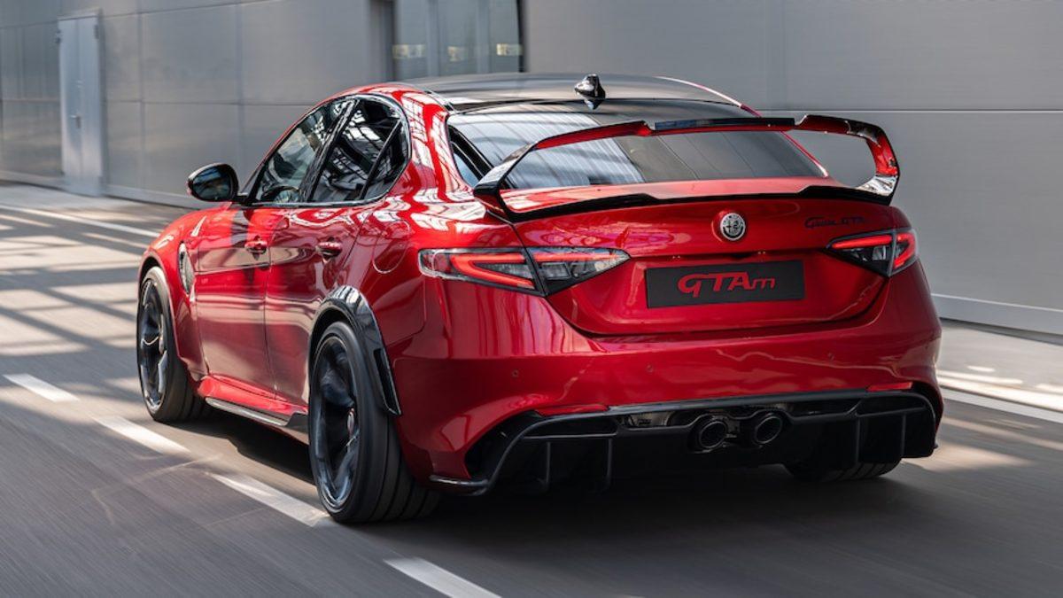 Alfa Romeo, Giulia Modelinin Performans Versiyonları Olan GTA ve GTAm’i Duyurdu