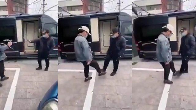 Çin’de İnsanlar, Corona Virüsü Korkusuyla Ayaklarıyla Selamlaşıyor (Video)