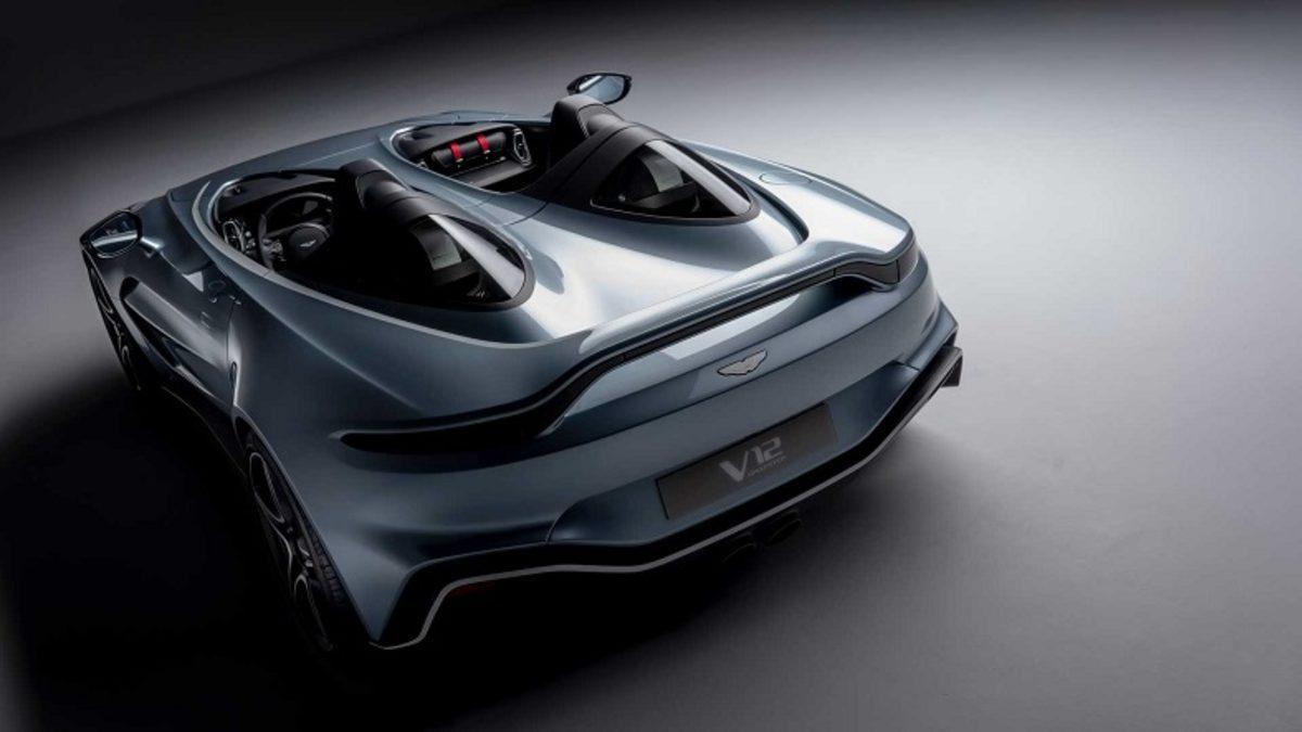 Aston Martin, Tavanı ve Ön Camı Bulunmayan V12 Speedster’i Tanıttı