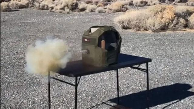 Silah Meraklısı YouTuber, Dünyanın İlk 50 Kalibrelik Kurşun Geçirmez Yeleğini Denedi (Video)