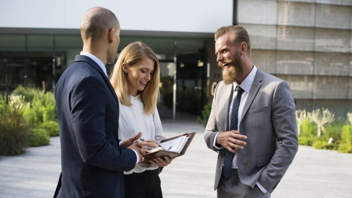 Uzun İnsanların Daha Tehditkar Görünmesinin İlginç Sebebi