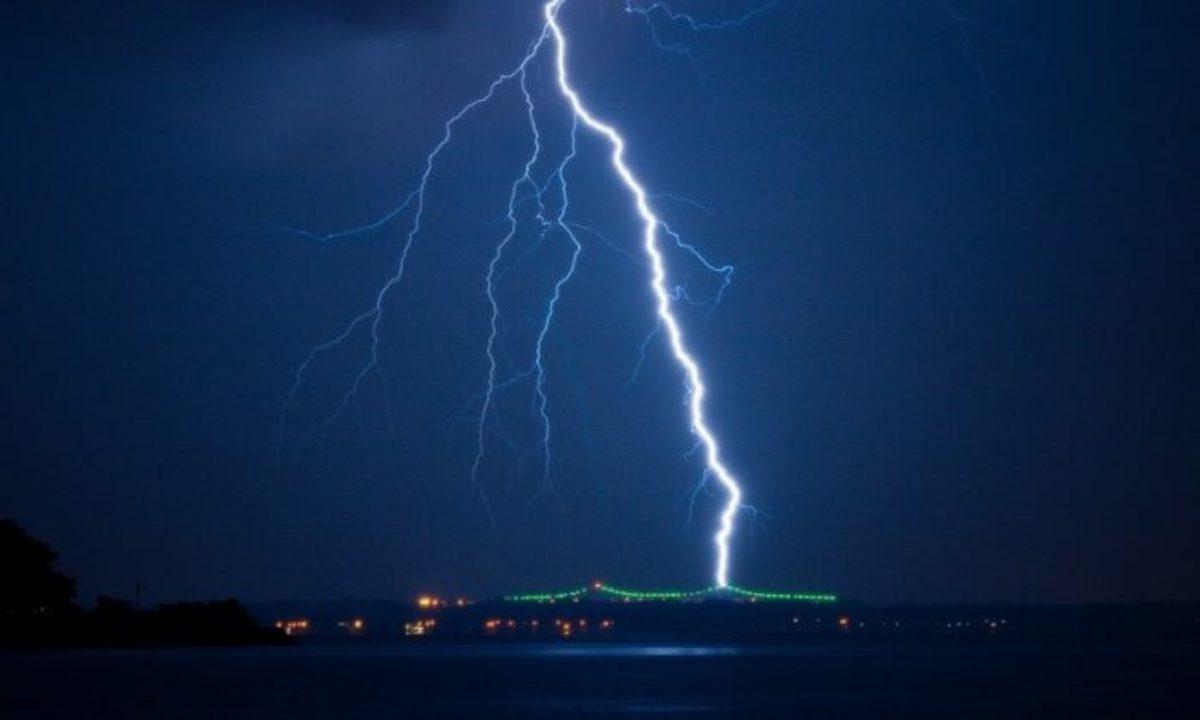 Thor’u Kim Kızdırdı? Aynı Yere 8 Saniyede 11 Defa Yıldırım Düştü (Video)