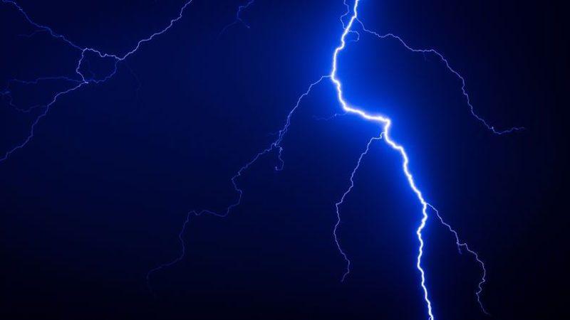 Thor’u Kim Kızdırdı? Aynı Yere 8 Saniyede 11 Defa Yıldırım Düştü (Video)