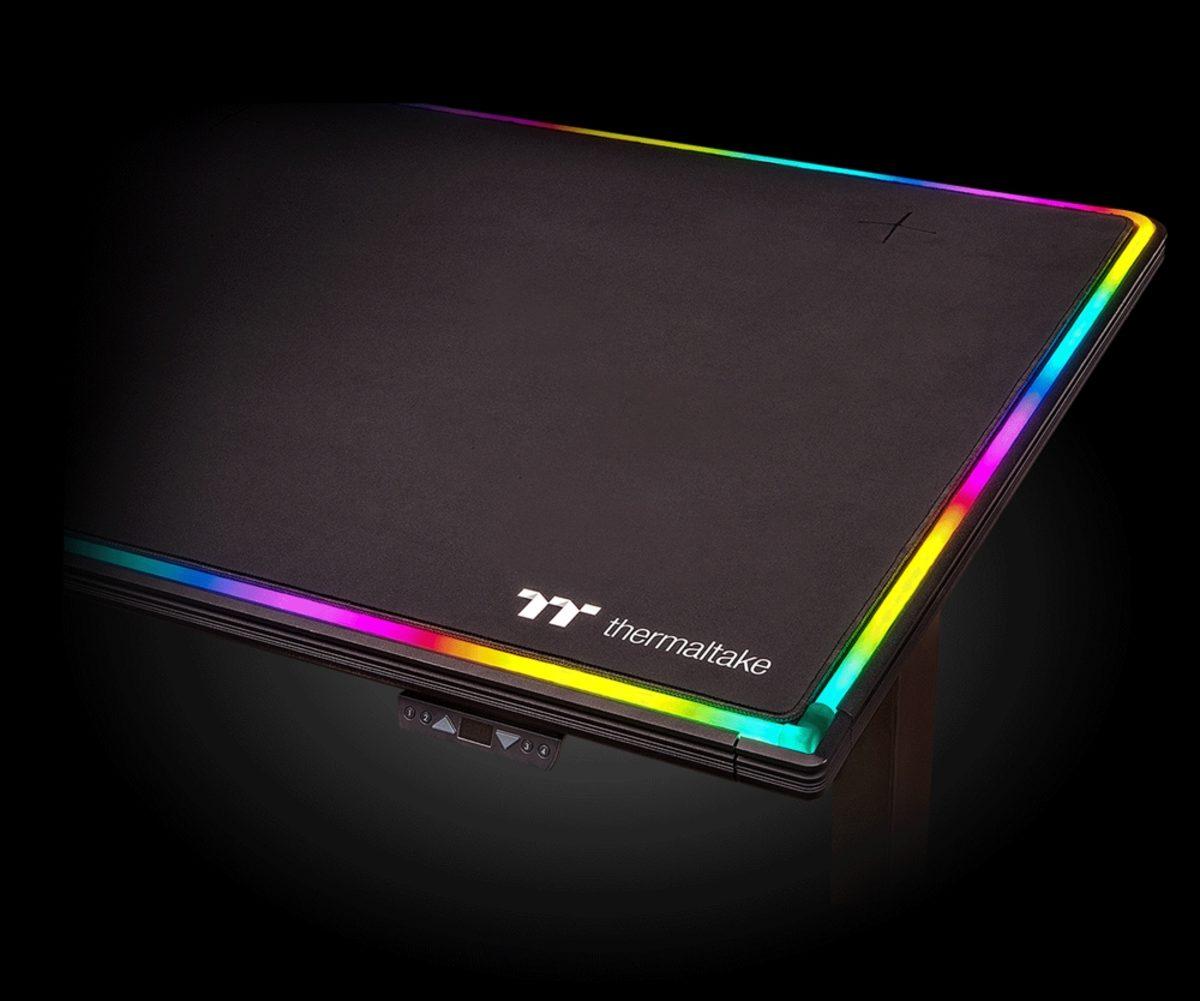 Thermaltake, Devasa Bir Mousepad Diyebileceğimiz Oyuncu Masasını Tanıttı