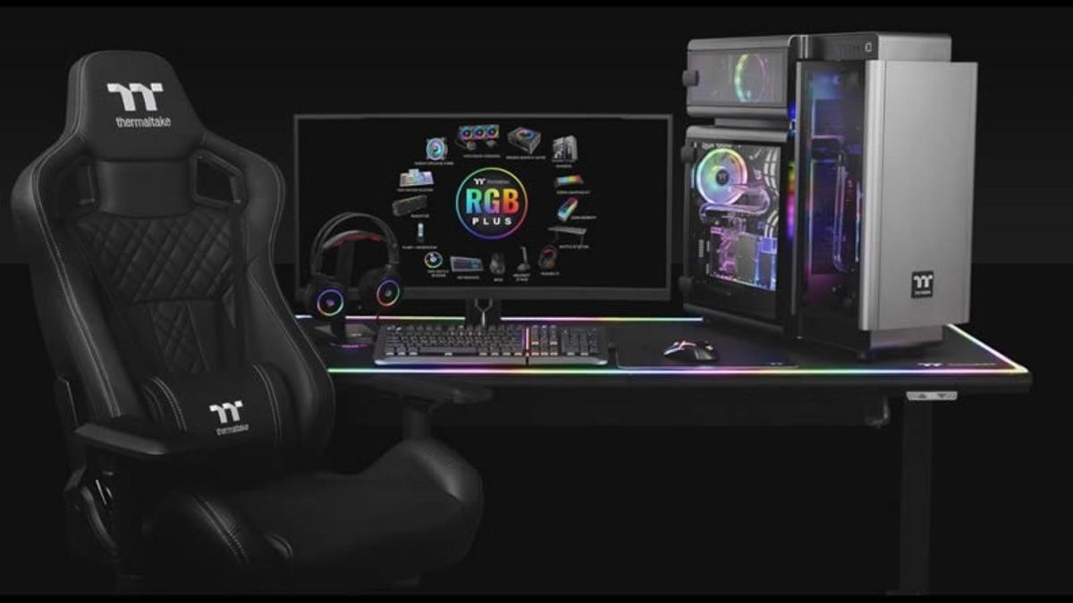 Thermaltake, Devasa Bir Mousepad Diyebileceğimiz Oyuncu Masasını Tanıttı
