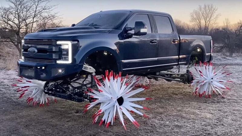 Bir YouTuber, Ford F-350 İçin Oldukça İlginç Tekerlekler Tasarladı (Video)