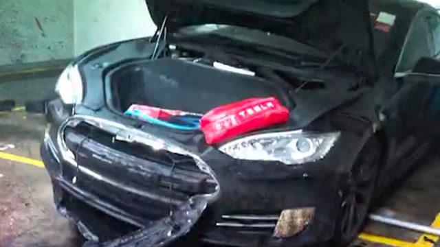 Tesla Model S, Bir Kez Daha Park Halindeyken Yandı