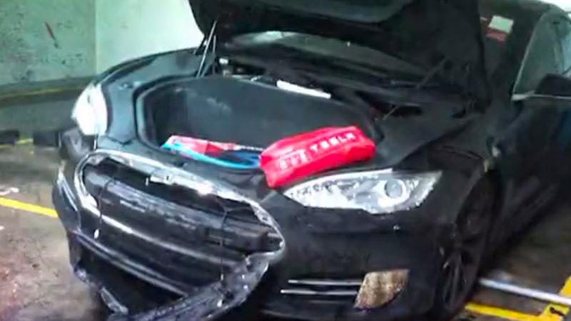 Tesla Model S, Bir Kez Daha Park Halindeyken Yandı