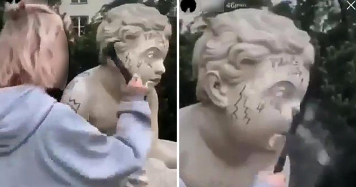 Bir Instagram Fenomeni, Daha Çok Beğeni Almak İçin 200 Yıllık Heykeli Çekiçle Kırdı