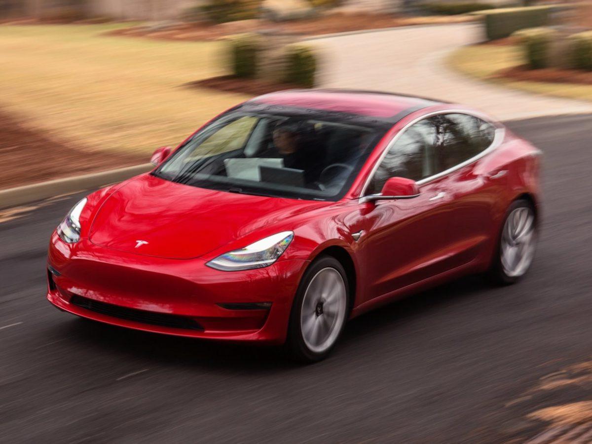 Tesla Model 3’ün Sürücüsünün Öldüğü Kazada Otomatik Pilotun Devrede Olduğu Tespit Edildi